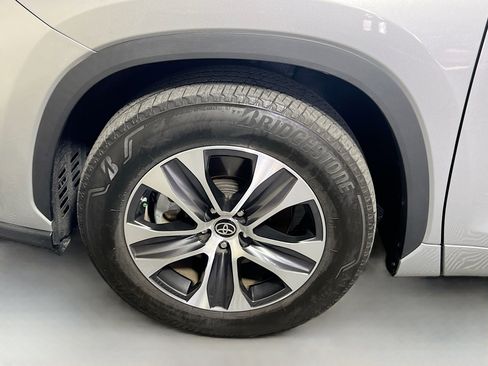 Used 2023 Toyota Highlander XLE image 13