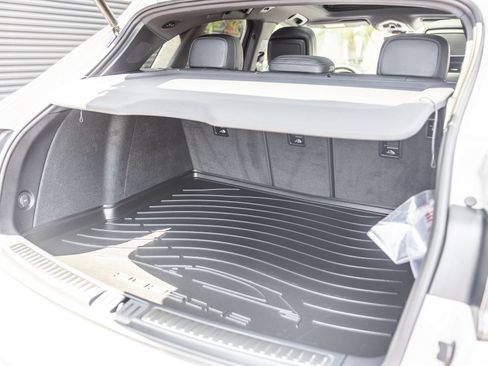 Certified 2026 Porsche Macan S AWD/4WD image 30