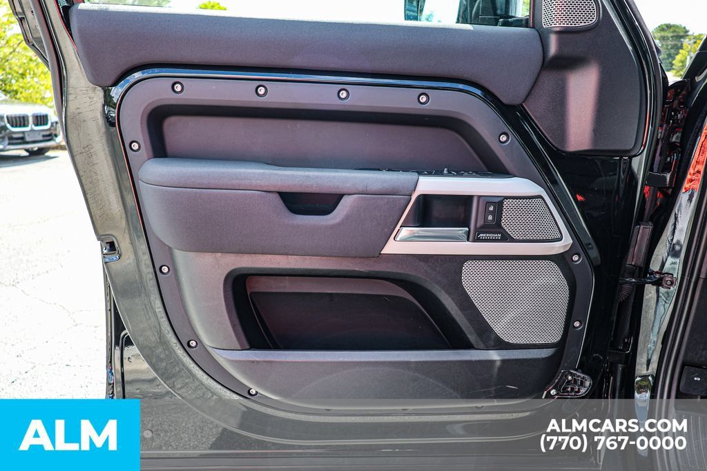 Used 2023 Land Rover Defender 130 X-Dynamic SE AWD/4WD image 42