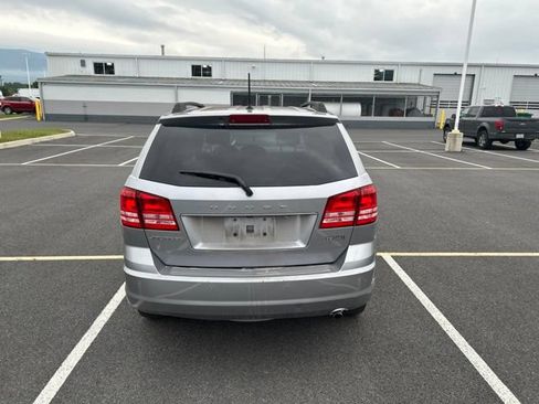 Used 2020 Dodge Journey SE FWD image 4