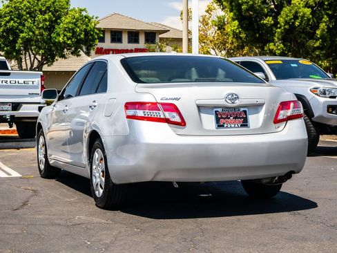Used 2010 Toyota Camry LE FWD image 8