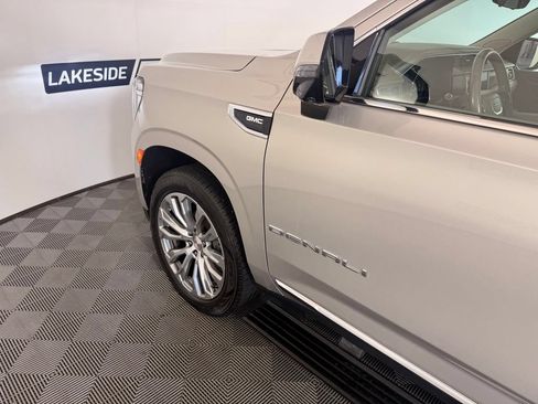 Used 2021 GMC Yukon Denali w/ Denali Premium Package AWD/4WD image 10