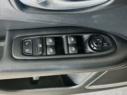 Used 2019 Jeep Compass Latitude w/ Popular Equipment Group AWD/4WD image 15