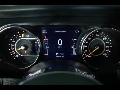 Used 2021 Jeep Wrangler Unlimited Sahara image 18