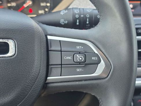 Certified 2024 Jeep Compass Latitude AWD/4WD image 35
