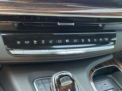 Used 2024 Cadillac Escalade ESV Luxury image 29