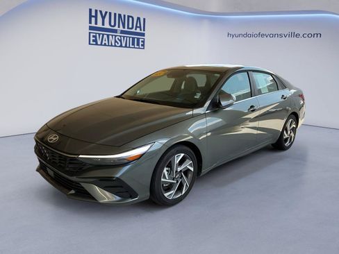Certified 2025 Hyundai Elantra Limited FWD image 2