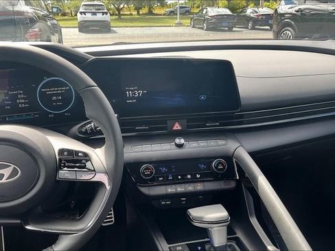 New 2025 Hyundai Elantra SEL image 7