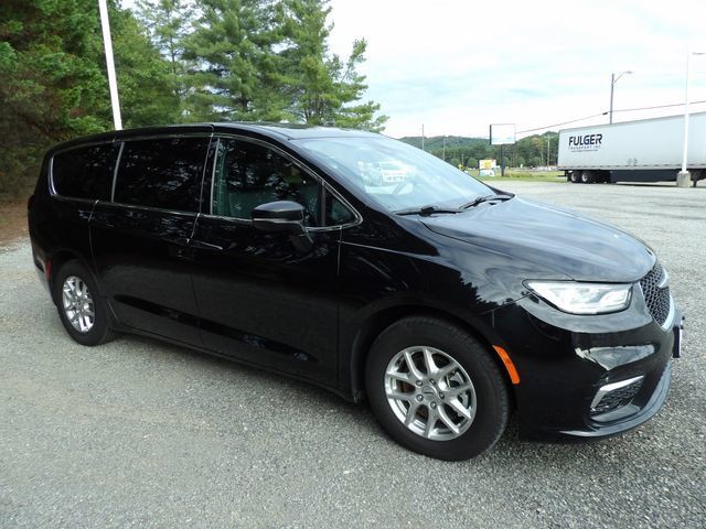 Used 2025 Chrysler Pacifica Select FWD image 7