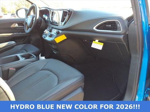 New 2026 Chrysler Pacifica Select w/ S Appearance Package image 10