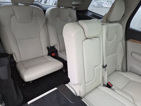 Used 2022 Volvo XC90 T5 Momentum w/ Advanced Package image 25
