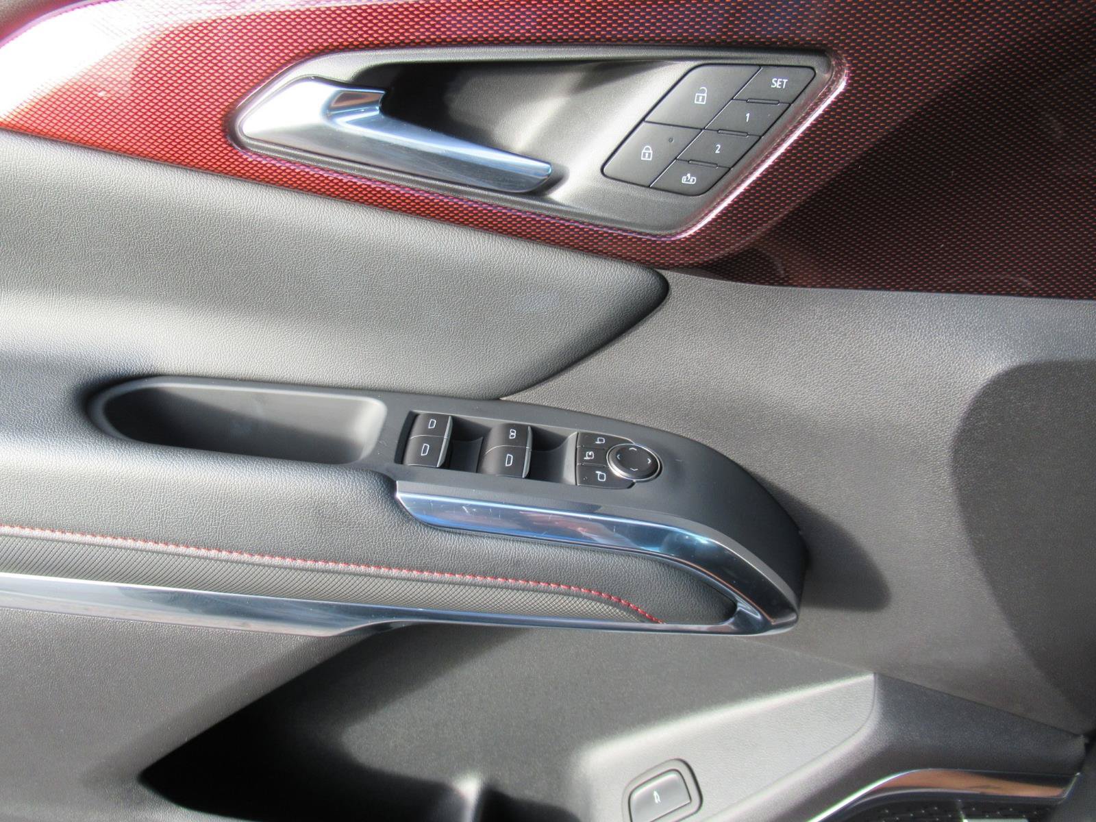 Used 2026 Chevrolet Traverse RS FWD image 22