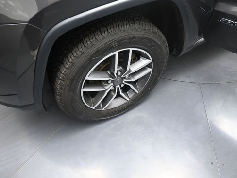 Used 2019 Jeep Grand Cherokee Limited AWD/4WD image 13
