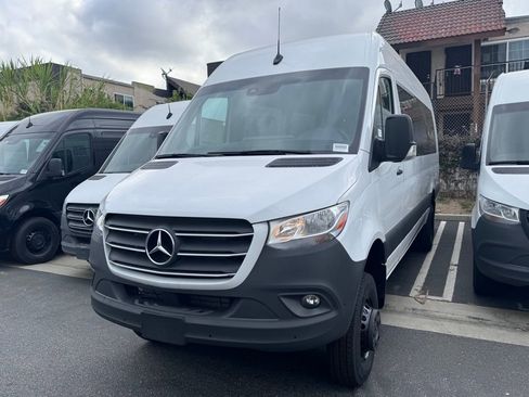 Used 2024 Mercedes-Benz Sprinter 3500 image 8