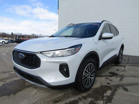 Used 2025 Ford Escape SE FWD image 40