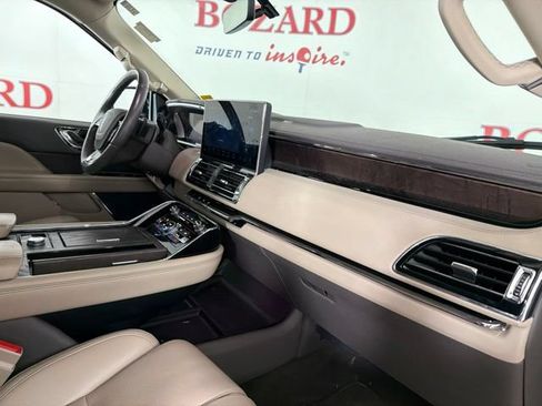 Certified 2023 Lincoln Navigator 4WD image 17