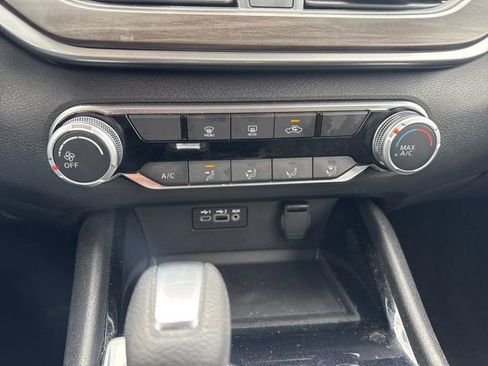 Used 2024 Nissan Altima 2.5 SV image 11