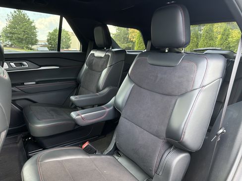 Used 2025 Ford Explorer ST w/ Sun And Sound Package AWD/4WD image 9