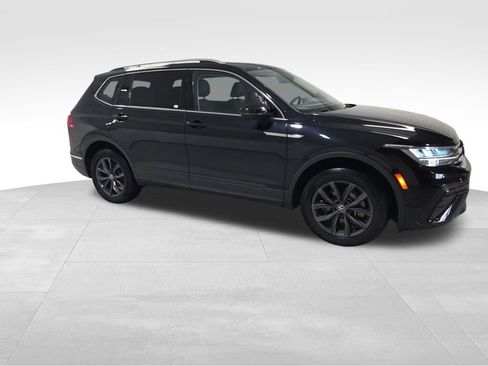 Used 2023 Volkswagen Tiguan SE w/ Panoramic Sunroof Package AWD/4WD image 31
