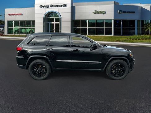 Used 2018 Jeep Grand Cherokee Laredo image 9