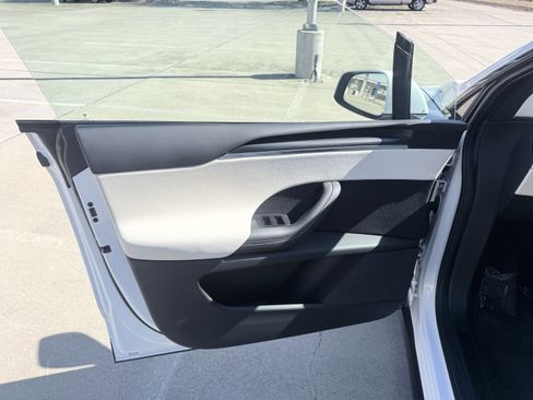 Used 2022 Tesla Model X Plaid image 29