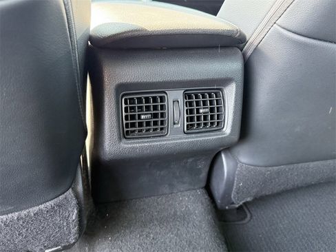 Used 2020 Toyota Camry XLE image 23