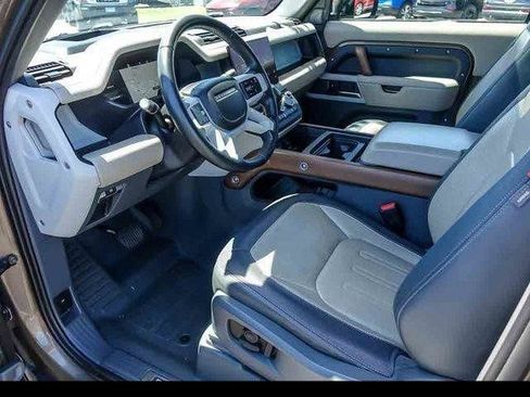 Used 2022 Land Rover Defender 90 X-Dynamic HSE AWD/4WD image 12