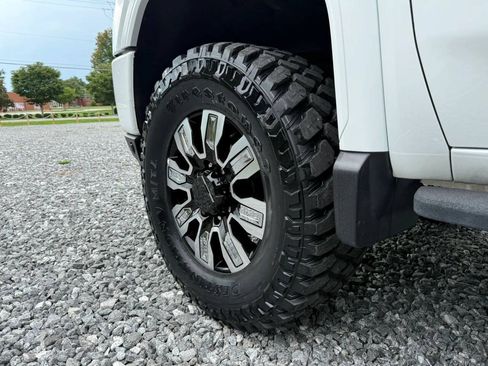 Used 2022 GMC Sierra 2500 AT4 w/ AT4 Premium Plus Package AWD/4WD image 12