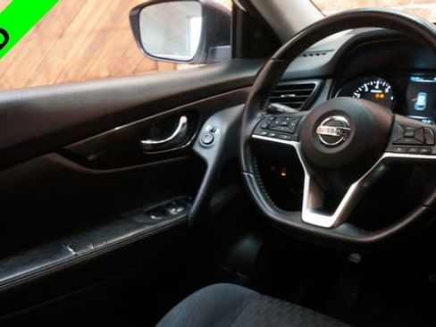 Used 2017 Nissan Rogue SV image 34