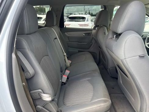 Used 2017 Chevrolet Traverse LT FWD image 12