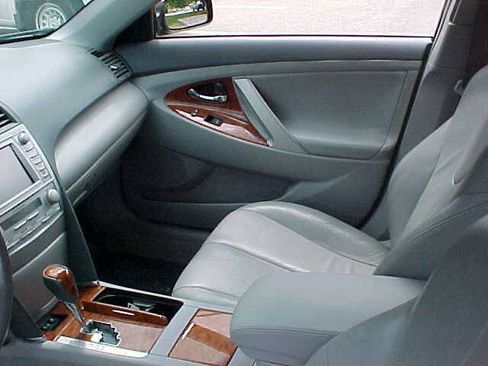 Used 2011 Toyota Camry XLE w/ SE/XLE Extra-Value Pkg FWD image 20