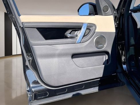 Used 2023 Land Rover Discovery Sport S image 18