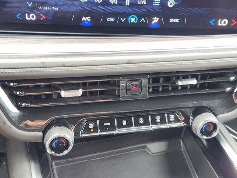 Used 2025 Chevrolet Suburban LS RWD image 21