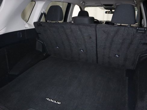 Certified 2025 Nissan Rogue SV image 17