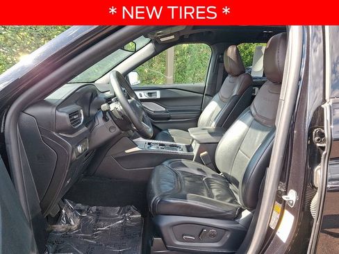 Used 2020 Ford Explorer Platinum w/ Premium Technology Package AWD/4WD image 13