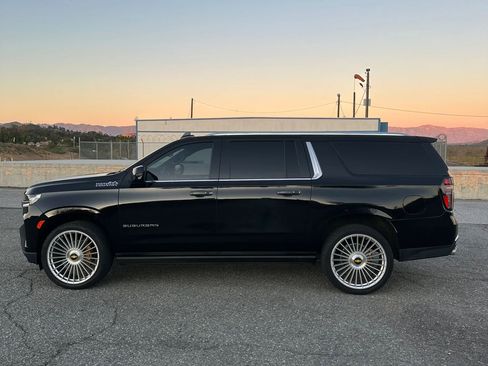 Used 2021 Chevrolet Suburban High Country w/ Premium Package image 14