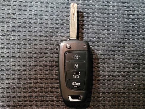 Used 2019 Hyundai Santa Fe SE image 32