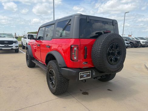 Used 2022 Ford Bronco Wildtrak image 3