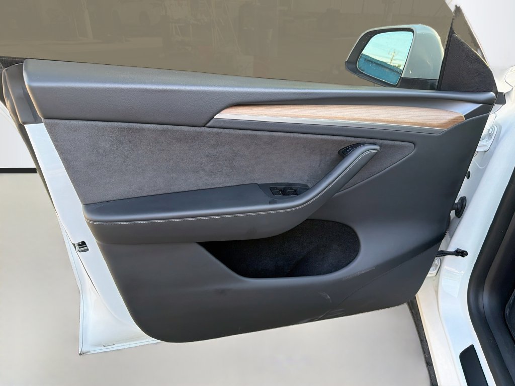 Used 2025 Tesla Model Y Long Range RWD image 21