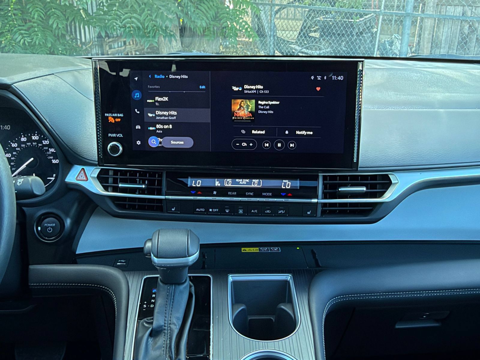 Used 2025 Toyota Sienna XLE FWD image 19