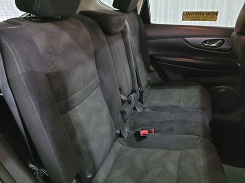 Used 2016 Nissan Rogue SV image 41