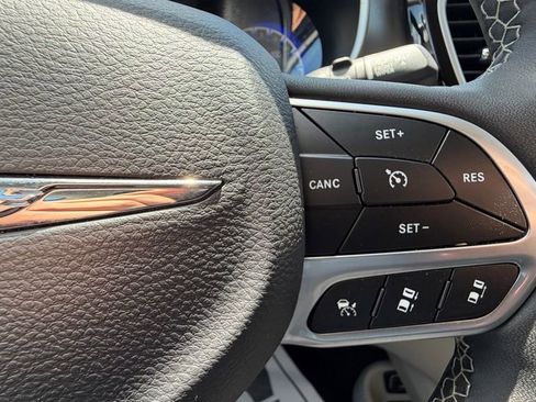 Certified 2023 Chrysler Pacifica Touring-L FWD image 29