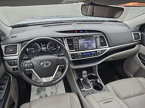 Used 2019 Toyota Highlander Limited AWD/4WD image 23