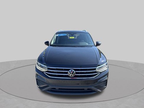 Certified 2022 Volkswagen Tiguan SE FWD image 3