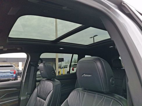 Used 2025 Buick Enclave Avenir w/ Super Cruise Package image 14