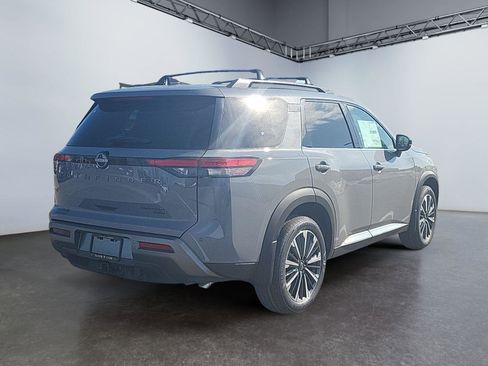New 2026 Nissan Pathfinder Platinum image 3