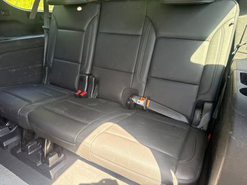 Used 2021 Chevrolet Suburban LT RWD image 14