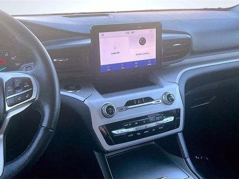 Certified 2024 Ford Explorer XLT image 6