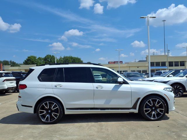 Used 2021 BMW X7 xDrive40i w/ M Sport Package AWD/4WD image 21