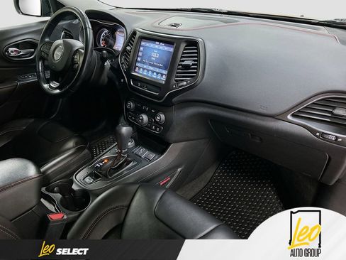 Used 2020 Jeep Cherokee Trailhawk w/ Cold Weather Group image 28